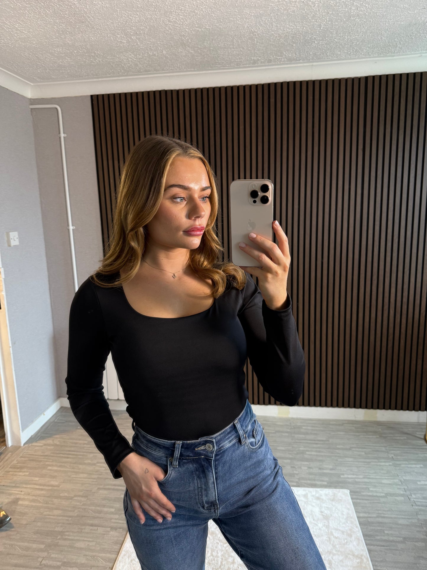 CLARE - Basic Scoop Neck Long Sleeve Top