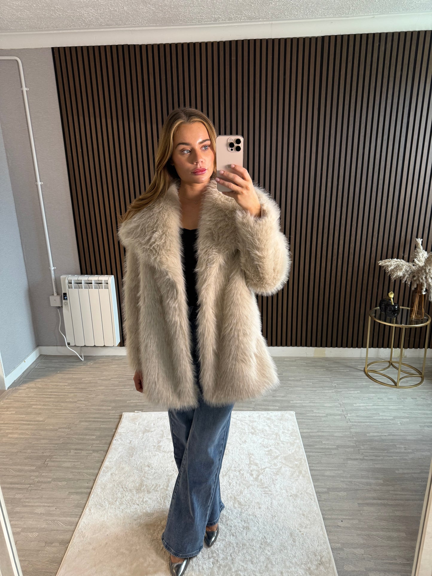 SAMMY - Oversize Faux Fur Coat with Collar Detail