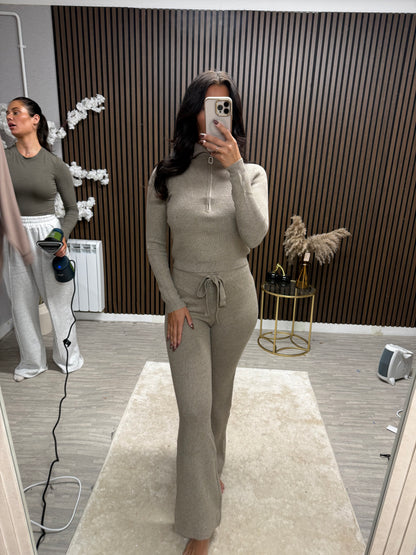 APRIL 1/4 Zip Lounge