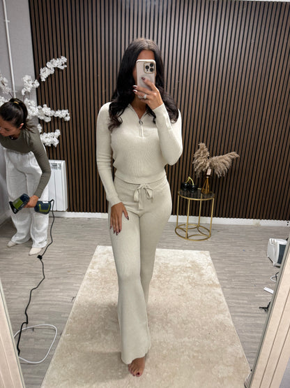 APRIL 1/4 Zip Lounge