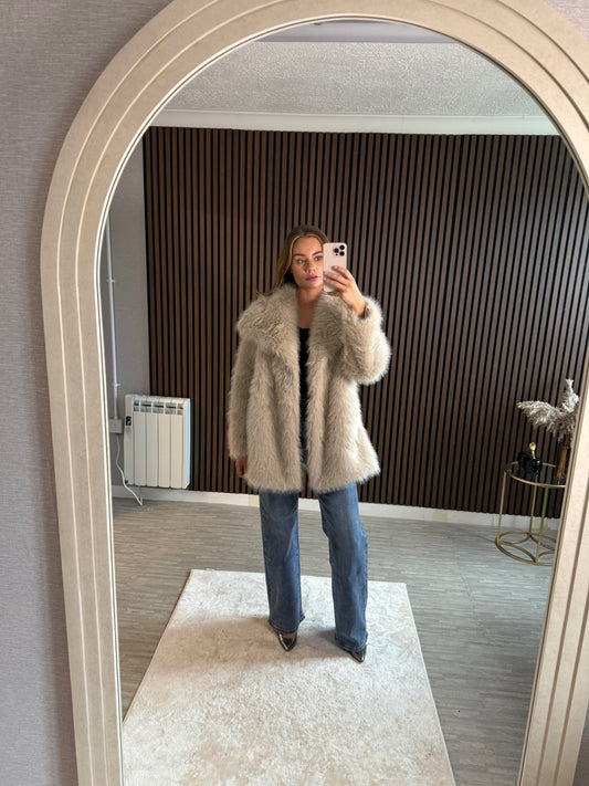 SAMMY - Oversize Faux Fur Coat with Collar Detail