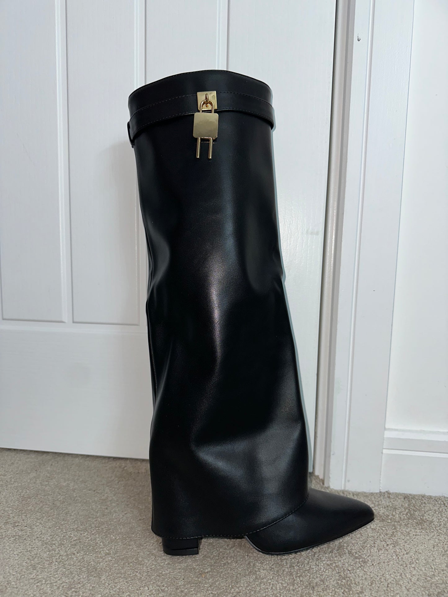 AMY Long Heel Boot - Lock Details